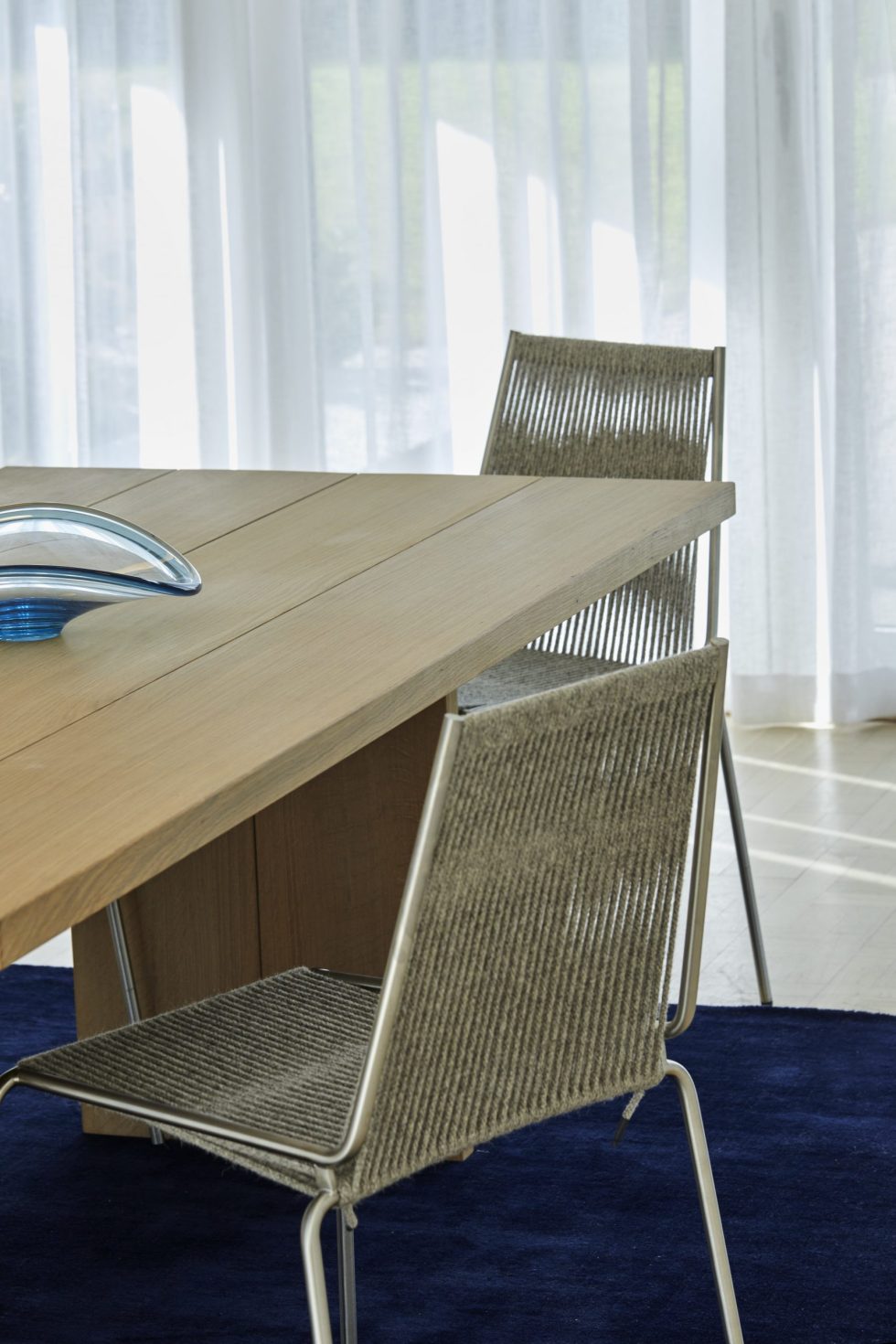 Inden egetræsplankebordet fremstilles