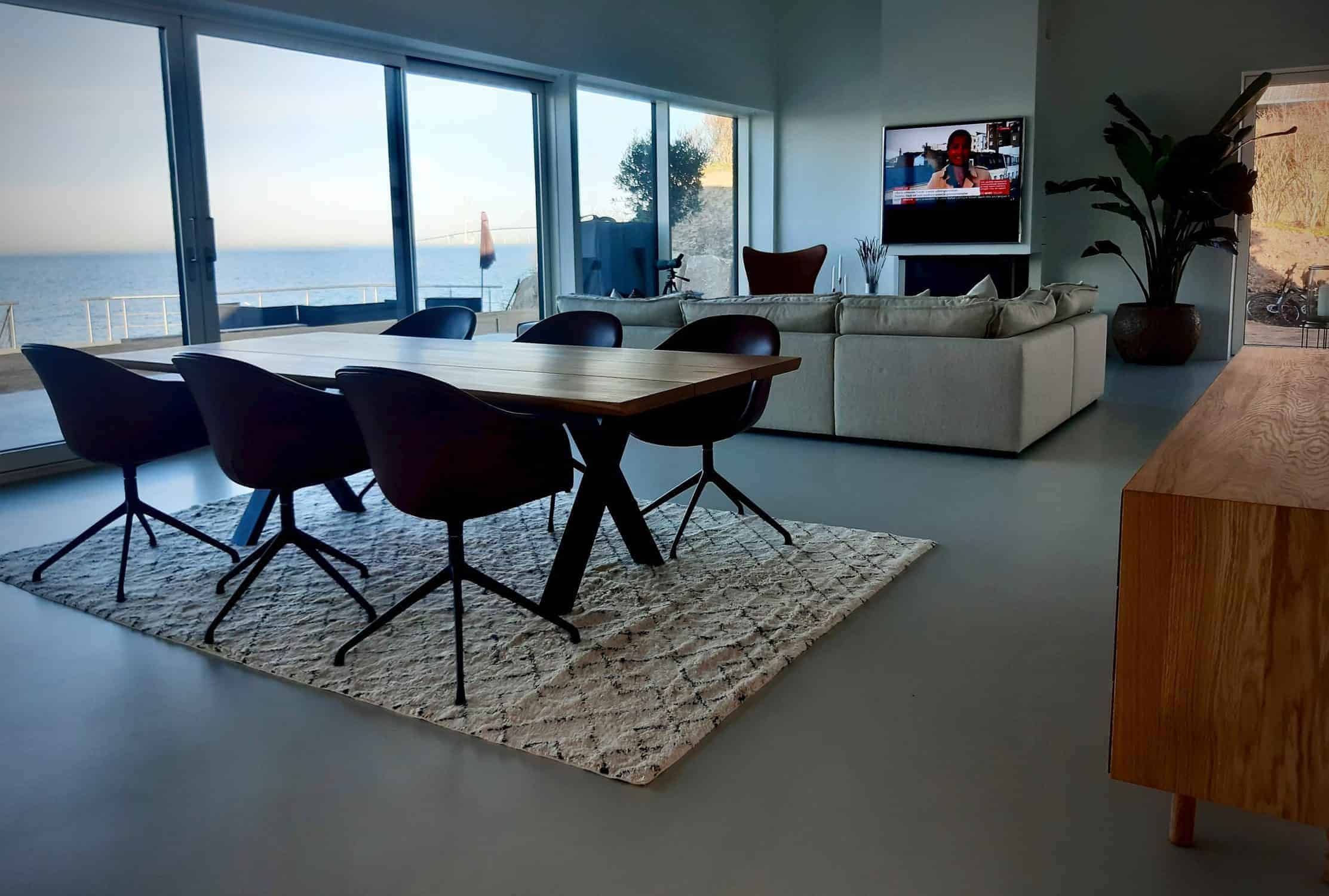 Plankebord med stole