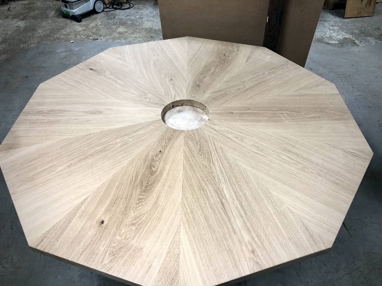 Rundt bord i valnød