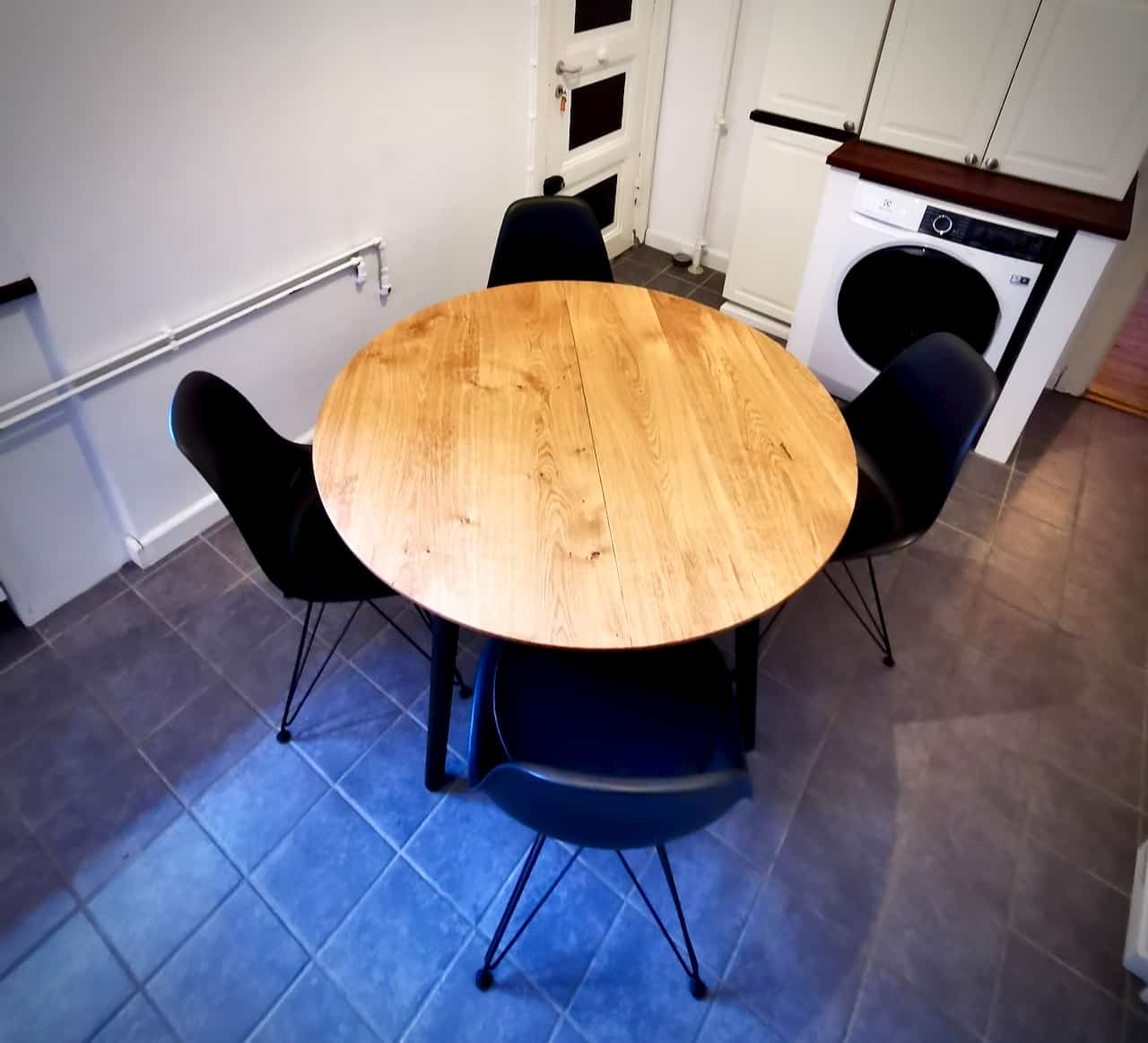 Rundt bord i elmetræ