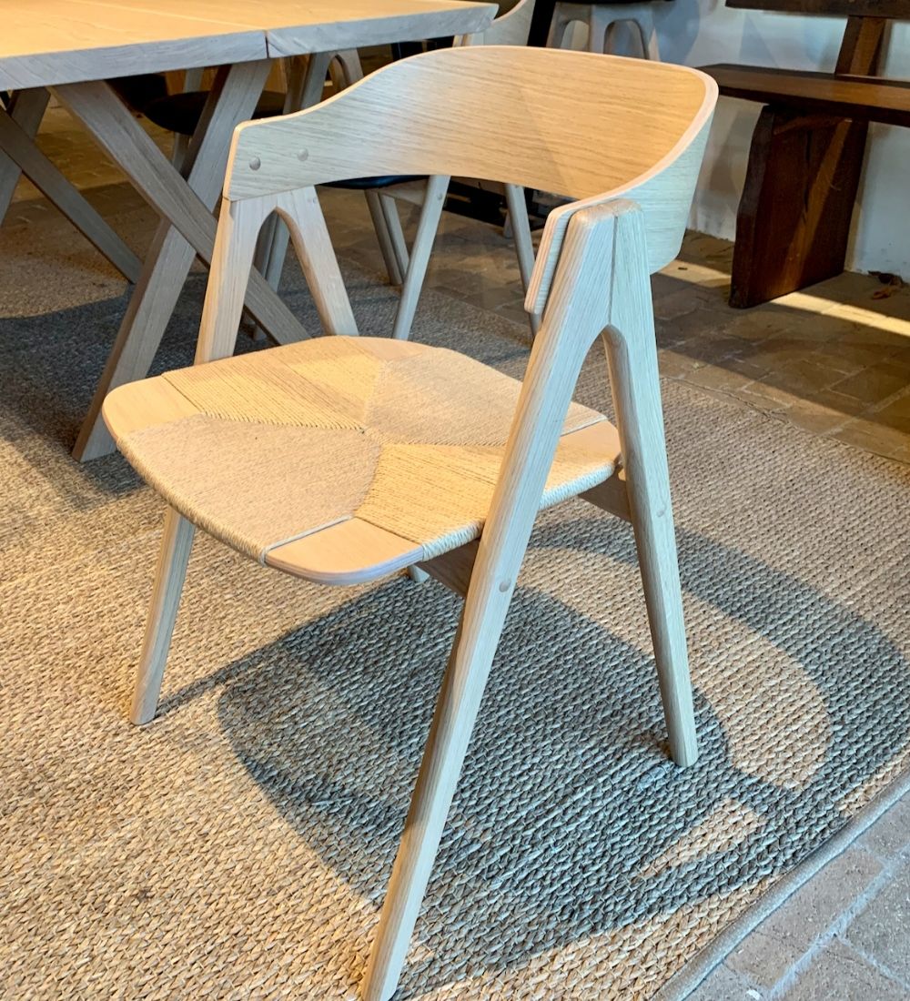 Mette stol med flet sæde