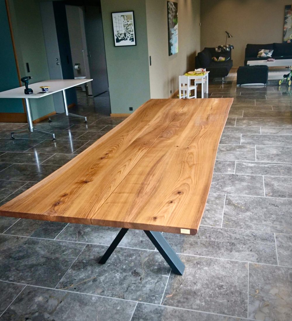 Plankebord i elmetrae 2021 kaerbygaard 2021 med udtryk og 2 tillaegsplader inkl mette spisebordsstole 1