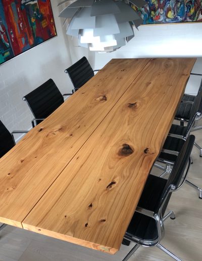 Plankebord i elmetrae 2021 kaerbygaard 2021 med udtryk og 2 tillaegsplader inkl mette spisebordsstole 11