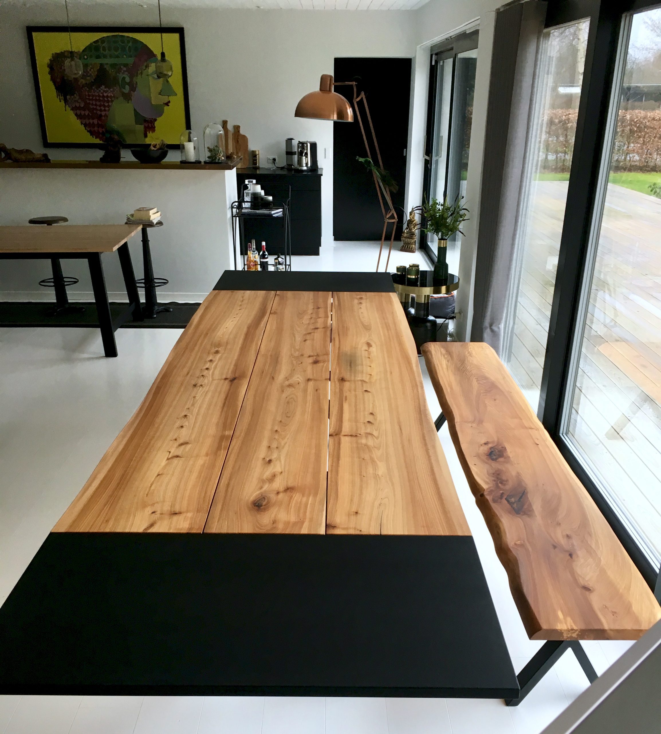 Plankebord i elmetrae 2021 kaerbygaard 2021 med udtryk og 2 tillaegsplader inkl mette spisebordsstole 5 scaled